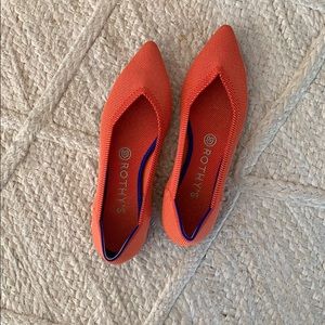 Rothys persimmon points size 8